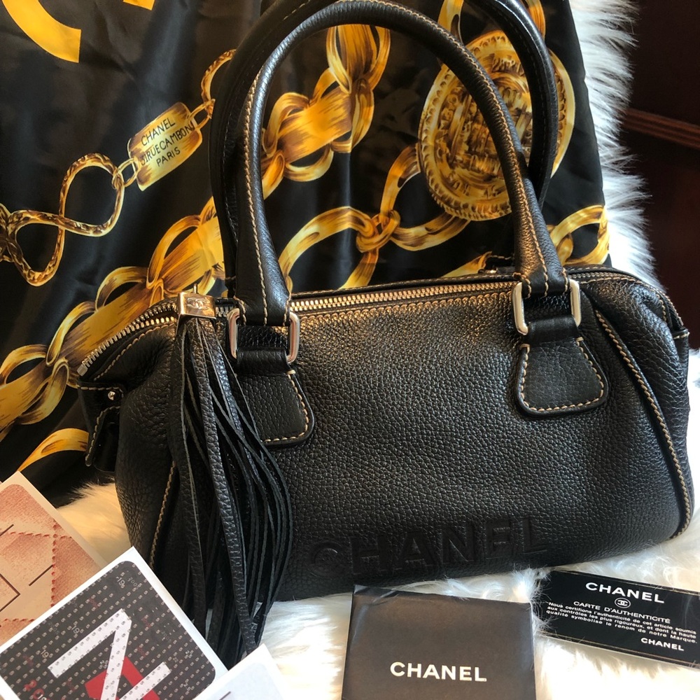 Authentic CHANEL 🥰CAVIAR Leather 😘😘Hand bag, Vintage